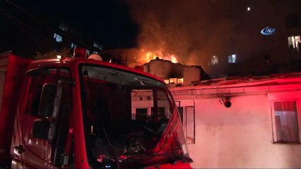 Şişli’de gecekondu alev alev yandı