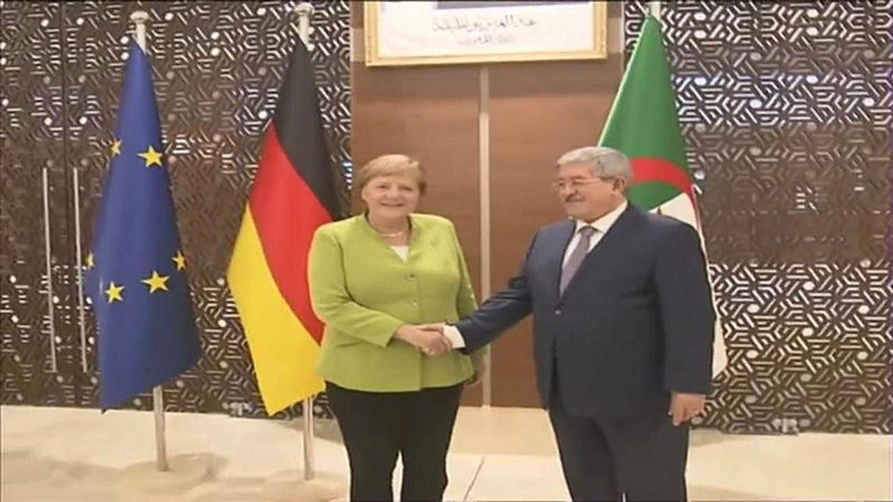 ميركل في الجزائر والحكومة توافق على استعادة 40...