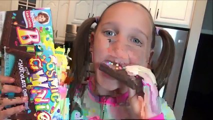 Sitter Minnie Feeding Victoria Annabelle Food Fail Toy Freaks