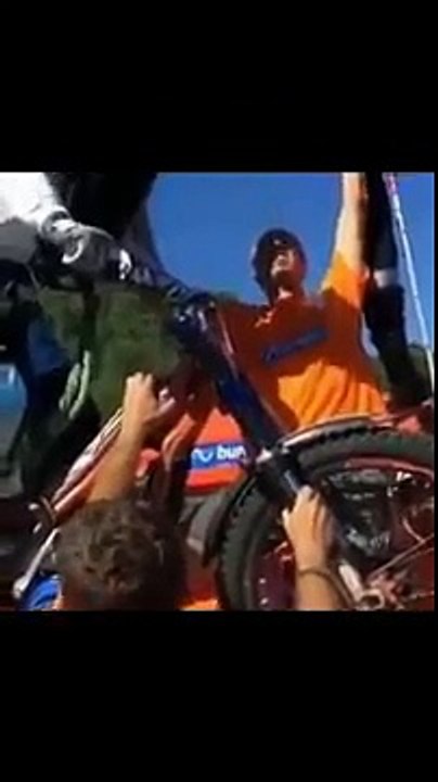 #1 COMPILATION MOTO Une semaine de folie sur CRAZY WORLD  Road rage,Crash,Humour - YouTube (360p)