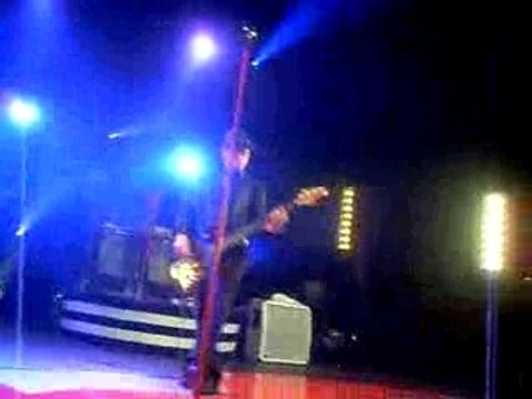 SUPERBUS - Je reste encore - Bruxelles 28/11