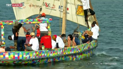 Kenyalıların plastik teknesi denizle buluştu