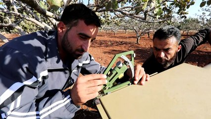 Rebel fighters get ready in case of regime offensive