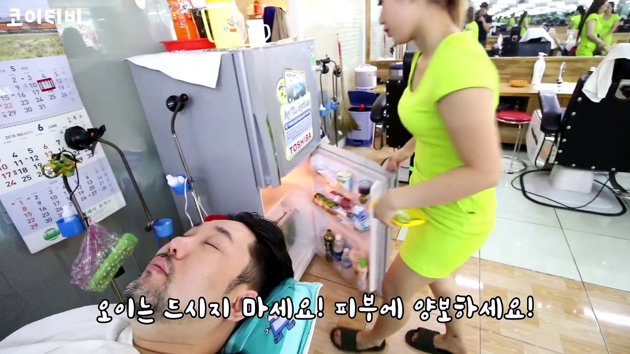 두 미녀에게 받는 베트남 이발소 포핸드 서비스!