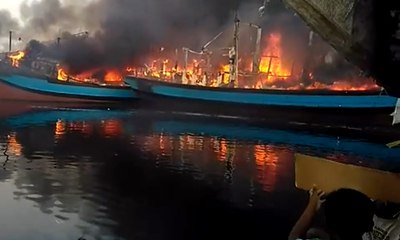 Bersandar di Kali Kupang, 5 Kapal Terbakar