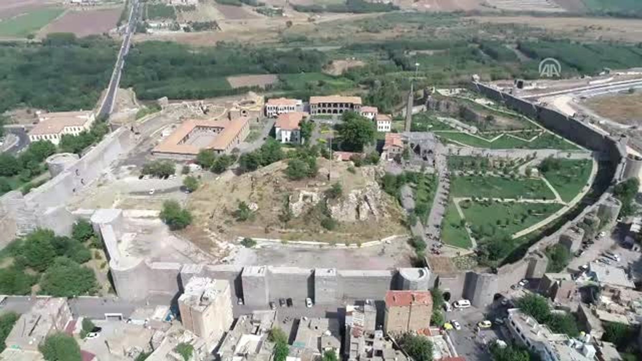 Diyarbakır'ın "Kalbi"Ne Kazma Vuruldu