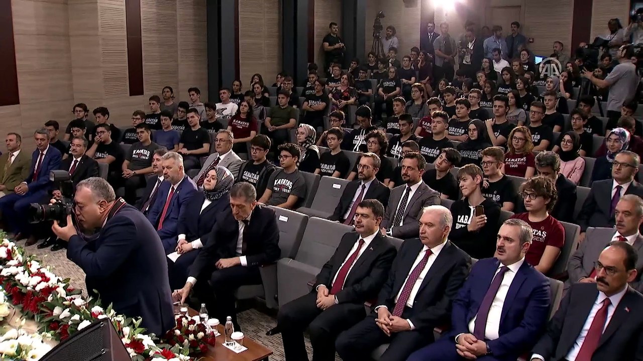 Cumhurbaşkanı Erdoğan: 'Türkiye'nin güçlü ve müreffeh geleceğine damgasını vuracak gençler okullarımızın sıralarından çıkacaktır' - İSTANBUL