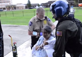 Video herunterladen: Patients Evacuate North Carolina Hospital in Wake of Hurricane Florence