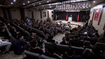 Cumhurbaşkanı Erdoğan: 'Çocuklarımızı belli kalıplara sıkıştırmak yerine onların kendi özelliklerine göre evlatlarımıza yaklaşmalıyız. Çocuklarımızın çoğunun bedeni sınıfta ama zihinleri başka yerlerde. Zira çok ciddi bir uluslararası ku