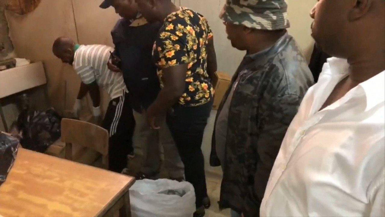 Encuentran 12 cadáveres de bebés en cajas de cartón en un hospital de Kenia