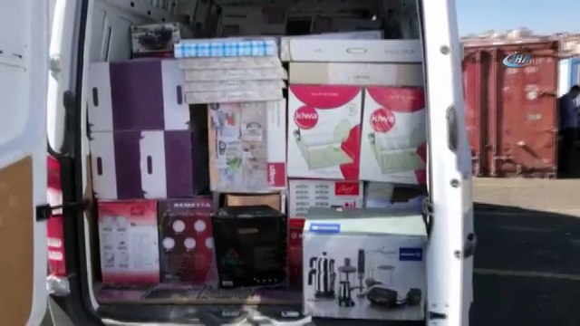 Van’da ev eşyalarının içerisinde 10 bin paket kaçak sigara ele geçirildi