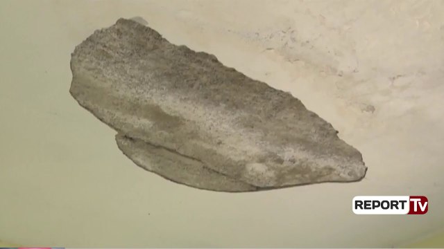 Godina e rrënuar dhe pa higjienë, ISHP i vë drynin për 5 ditë gjimnazit Shaban Çollaku në Klos