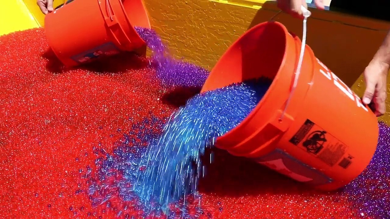 40 MILLION ORBEEZ 100FT DROP TEST! Toys AndMe (2)
