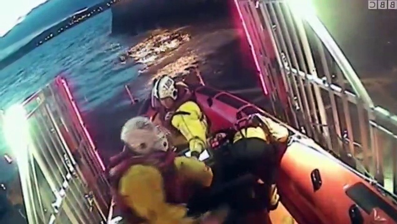 Saving Lives at Sea S02  E06 E 6 - Part 02
