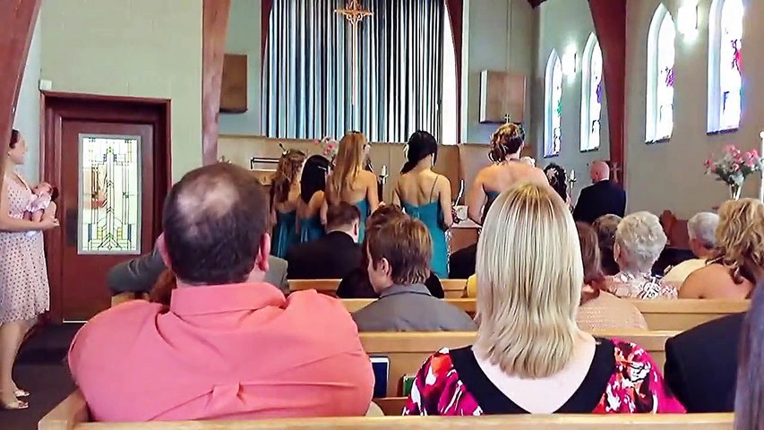 Singing flash mob disrupts Niagara Falls wedding ceremony