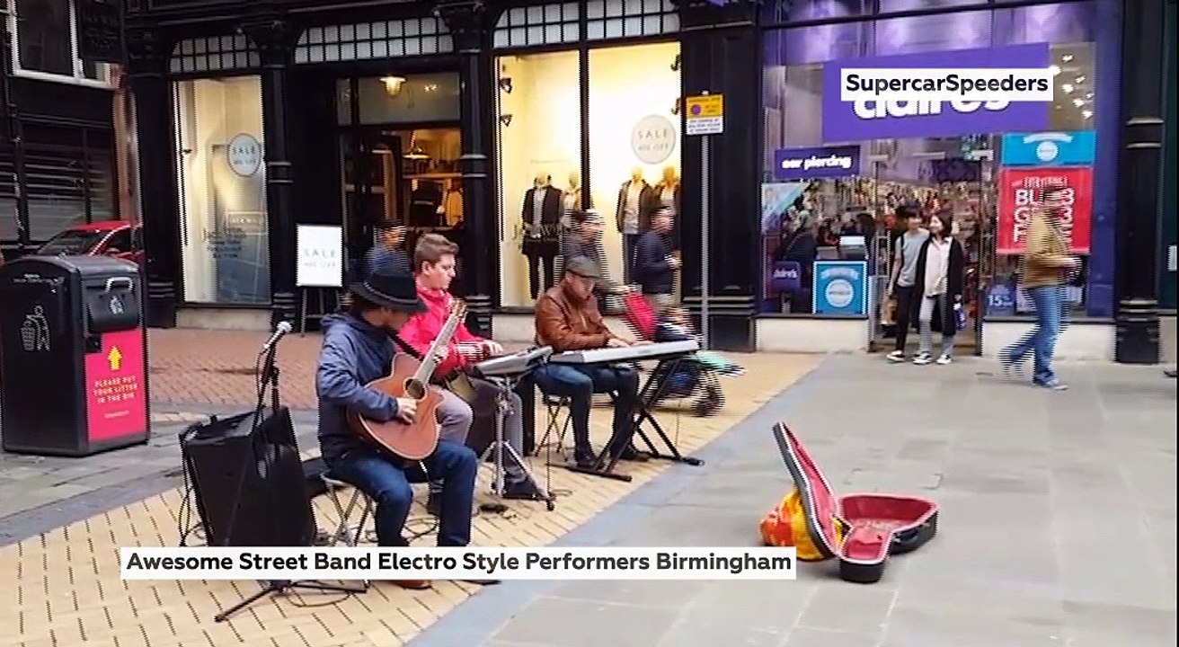 Electro Music Buskers!