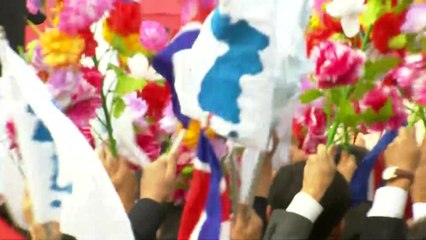 한반도기 든 북 주민들..."절제된 환영" / YTN