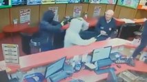 Als Held gefeiert: 85-Jähriger kämpft mit Einbrechern in irischem Wettbüro (Video)