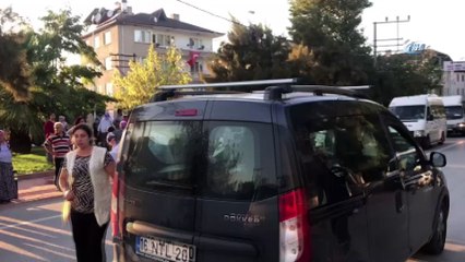 Annesinin elini bırakan çocuk, motosikletin altında kaldı