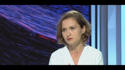 Ora News - Klasat kolektive, zv/ministrja qetëson mësuesit: Asnjë nuk do mbetet pa punë