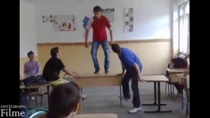 Ein Schüler war nahe den Hals zu brechen