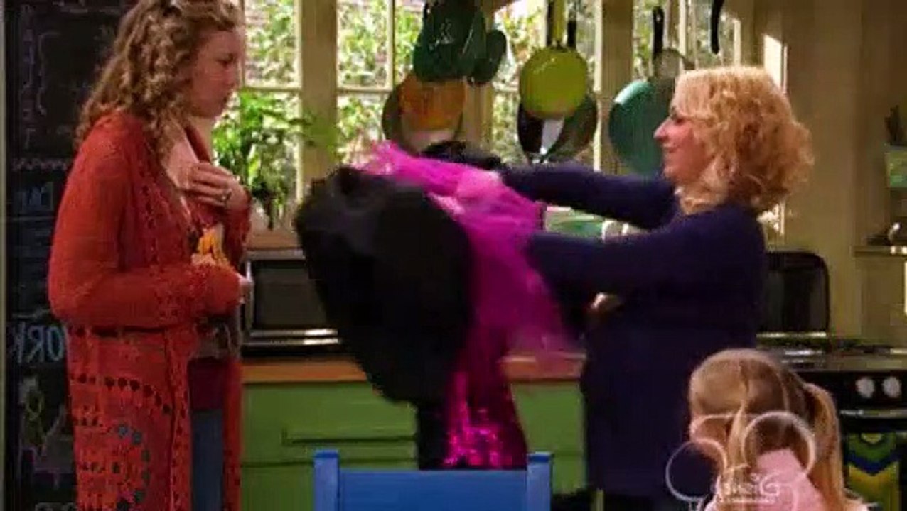 Good Luck Charlie S03E04 Dress Mess