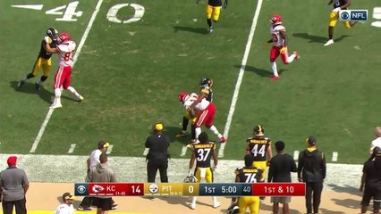 Patrick Mahomes connects with Sammy Watkins for first down