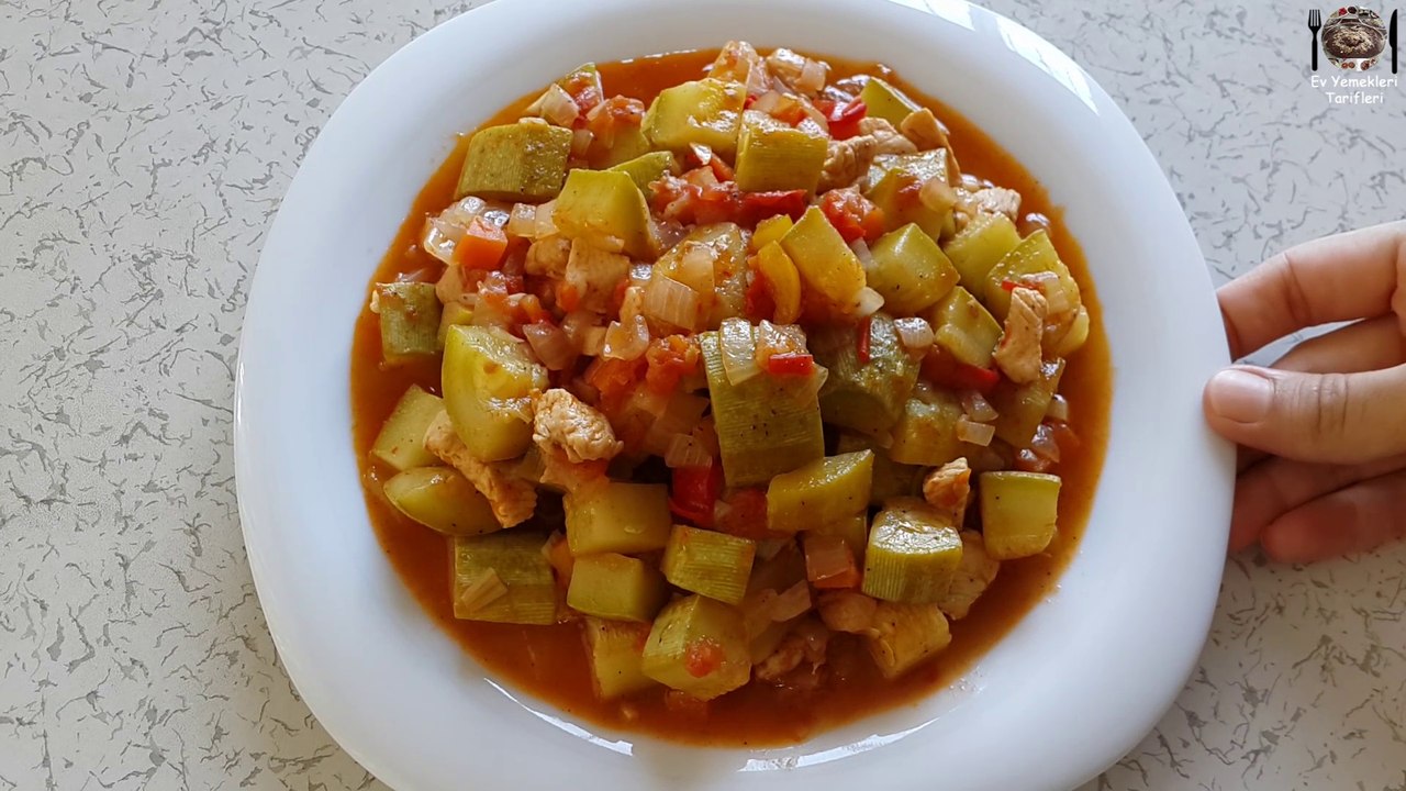 Tavuklu Kabak Yemeği Tarifi - Ev Yemekleri Tarifleri