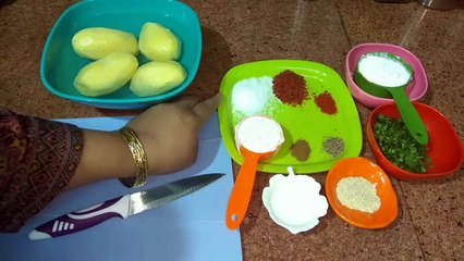 Aloo Ka aisa crunchy or tasty snack jo fridge se sidha kadhai mein-Potato wedges recipe