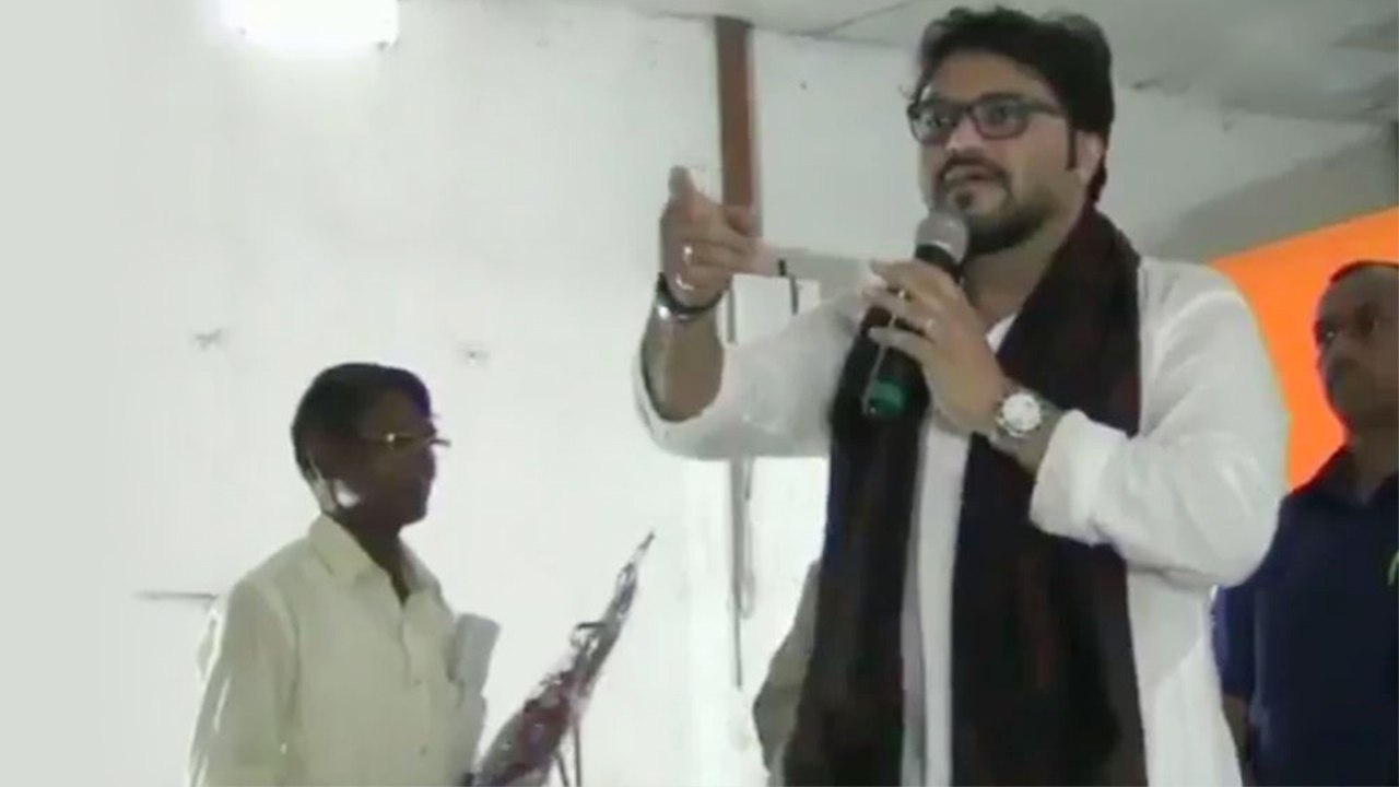 BJP's Babul Supriyo threatens to break man's leg | Oneindia News