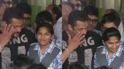 Salman Khan बच्चों से मिलकर रो पड़े, देखिए वीडियो | Boldsky
