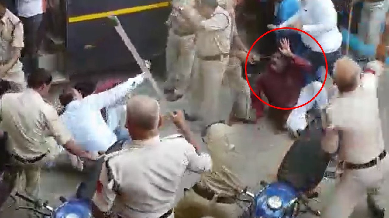 Chhattisgarh Election:Congress कार्यकर्ताओं पर Police ने बरसाई लाठियां| Watch Video|वनइंडिया हिंदी