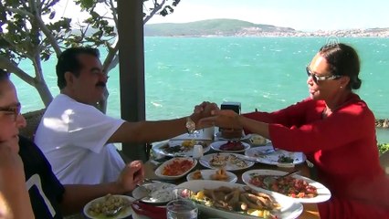 Download Video: İbrahim Tatlıses ve Hülya Avşar Ayvalık'ta buluştu - BALIKESİR