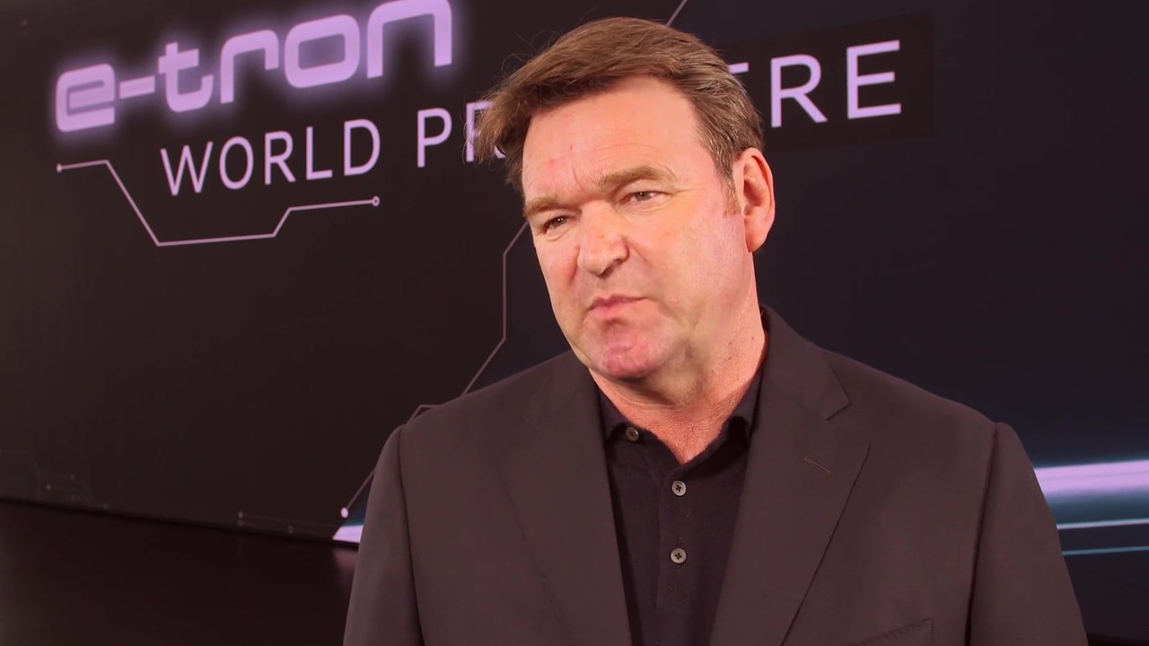 Weltpremiere Audi e-tron Interview Bram Schot