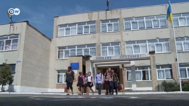 В школу под прицелом снайперов - будни детей в Донбассе (19.09.2018)