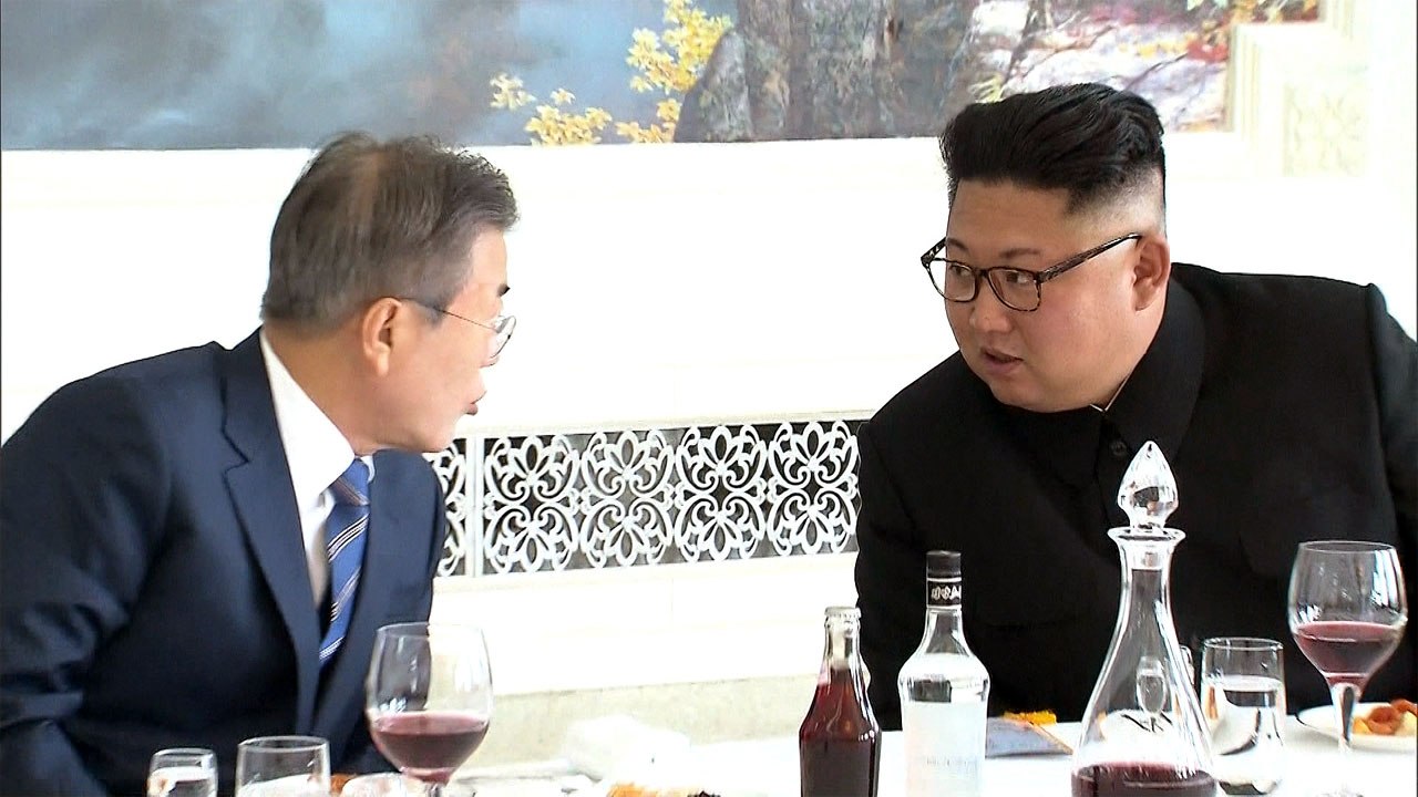남북 정상, 함께 백두산 정상 오른다 / YTN