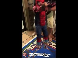 Oğlunun Örümcek Adam Olma Hayallerini Gerçekleştiren Baba