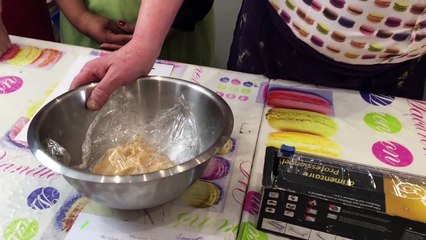 Macarons CHALLENGE ! Lévanah et ses sœurs relèvent le défi   des macarons par CENTAINE ! REAL FOOD !