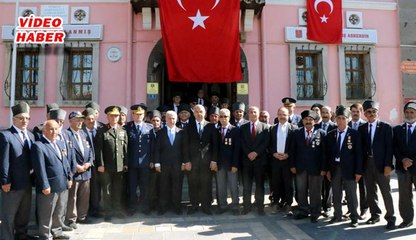 Download Video: (19 Eylül 2018) 19 EYLÜL GAZİLER GÜNÜ  ŞEHİT VE GAZİLERİMİZ, MİLLETİMİZİN GURUR KAYNAĞI OLMUŞTUR