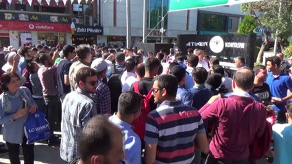 Atiker Konyasporlu futbolcular vatandaşlara aşure dağıttı