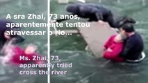 Homem do ano: Chinês quebra gelo em rio salvar senhora