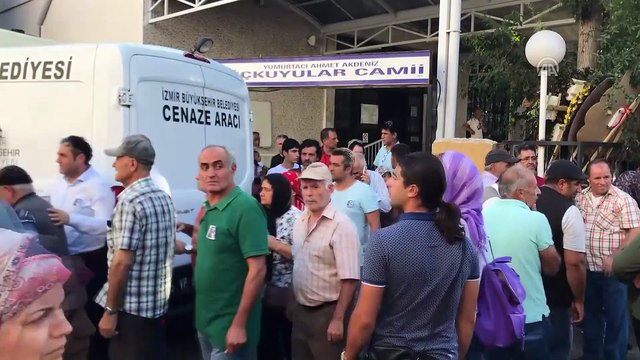 Afyonkarahisar'da yolcu otobüsünün devrilmesi - Kazada hayatını kaybeden Malkoç'un cenazesi - İZMİR