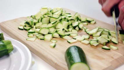 Cómo hacer pizza de calabacín y queso feta