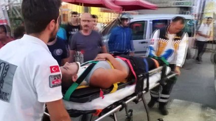 Motosiklet kamyonete çarptı: 1 yaralı