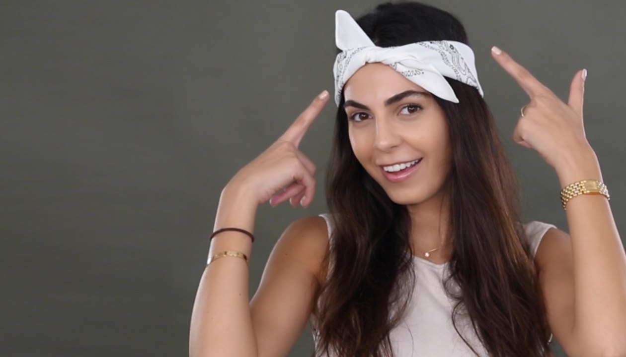 4 تسريحات شعر سريعة باستخدام عصبة الرأس يمكنكِ...