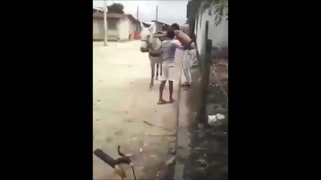 Voici la chute de l'année... Très douloureux