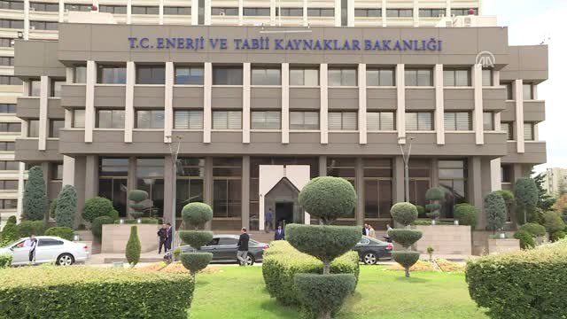 Bakan Dönmez, Yüzde 100 Elektrikle Çalışan Aracı Denedi