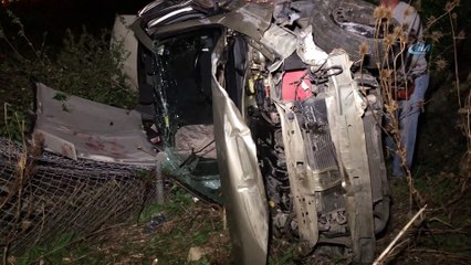 Yoldan çıkan otomobil 50 metrelik ormanlık alana uçtu: 2 yaralı