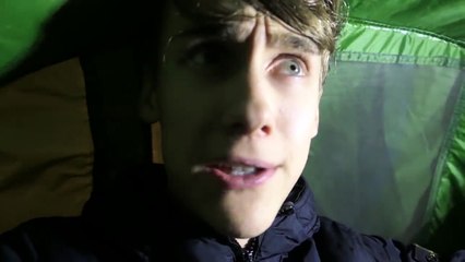 IK SLAAP 1 NACHT IN MIJN ACHTERTUIN! *Wie Was Dat?!*