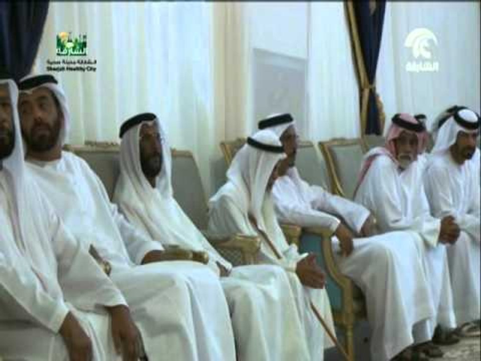 محمد بن زايد يقدم واجب العزاء في شهيد الوطن حمود العامري بمنطقة اليحر بمدينة العين